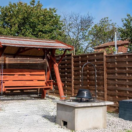 Romantic Jacuzzi Hideaway Near Heviz Rezi Bagian luar foto